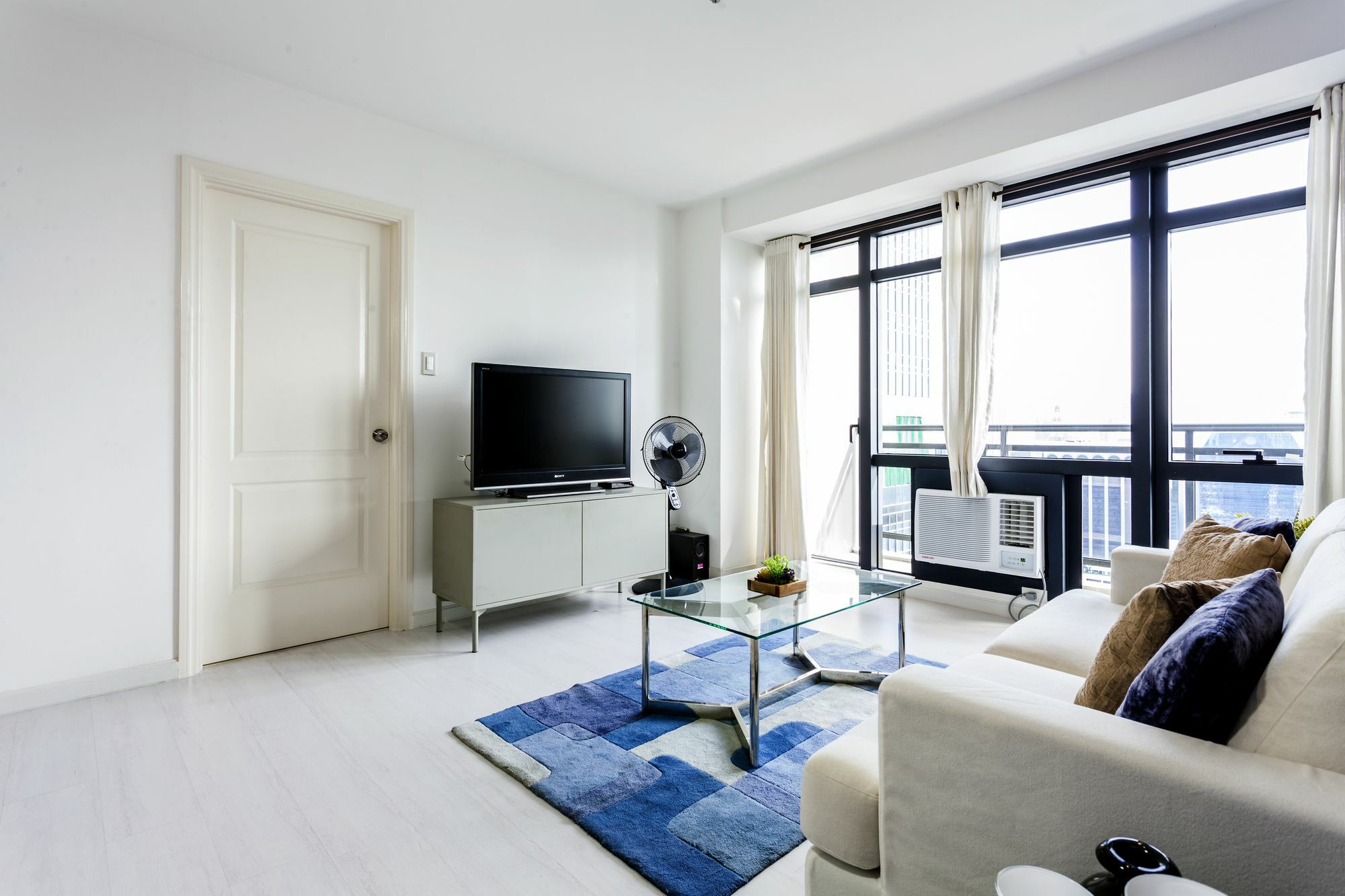 The Gramercy Residences By Stayhome Asia Makati City Esterno foto